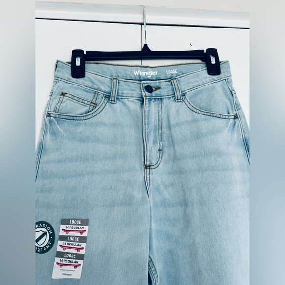 Wrangler adjustable waist Loose Fit Jean, light wash blue Sizes 14 Regular - Picture 11 of 12